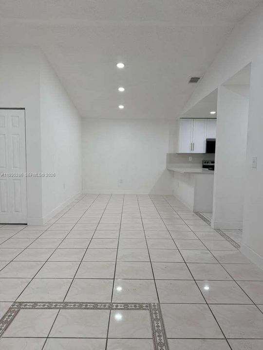 В аренду: $4,000 (4 спален, 2 ванн, 1464 Квадратных фут)