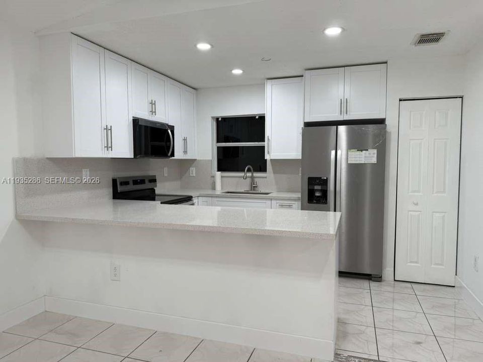 В аренду: $4,000 (4 спален, 2 ванн, 1464 Квадратных фут)