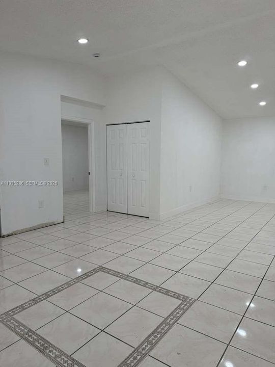 В аренду: $4,000 (4 спален, 2 ванн, 1464 Квадратных фут)