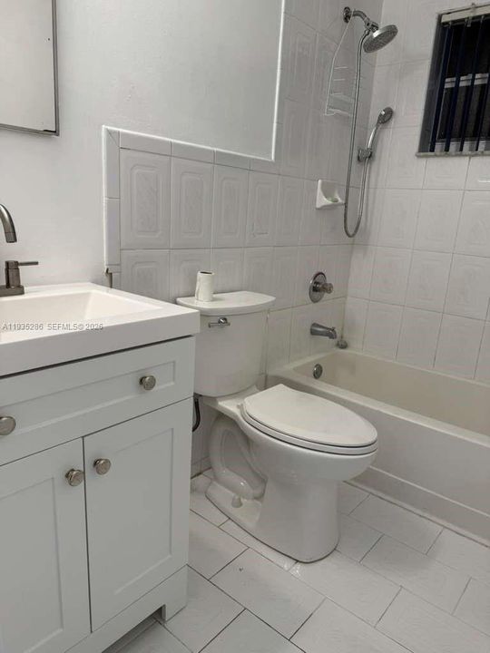 В аренду: $4,000 (4 спален, 2 ванн, 1464 Квадратных фут)