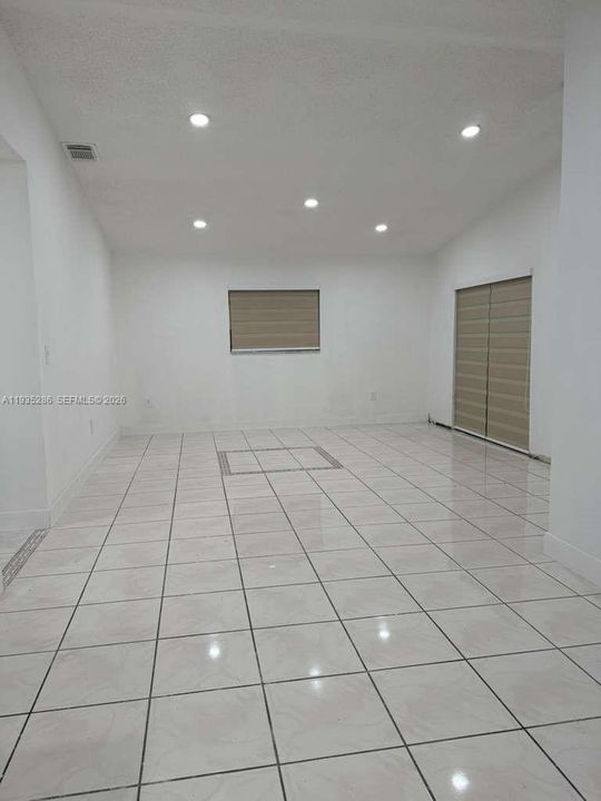 В аренду: $4,000 (4 спален, 2 ванн, 1464 Квадратных фут)