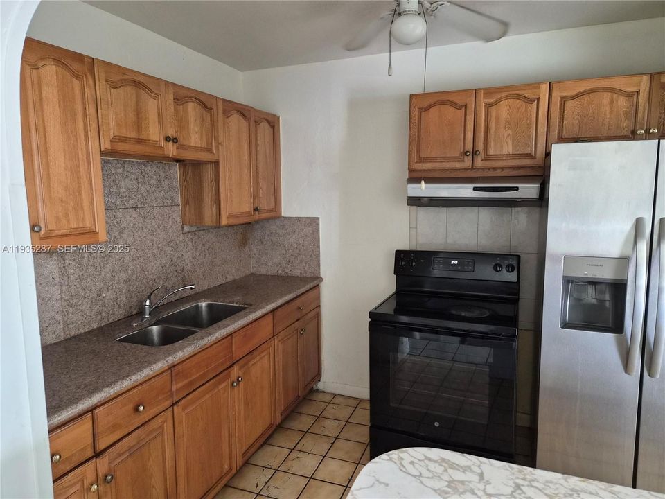 На продажу: $630,000 (3 спален, 1 ванн, 1294 Квадратных фут)