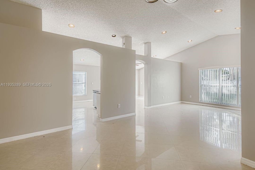 En Venta: $700,000 (3 camas, 2 baños, 1598 Pies cuadrados)