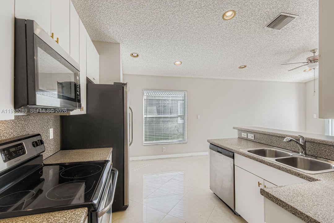 En Venta: $700,000 (3 camas, 2 baños, 1598 Pies cuadrados)