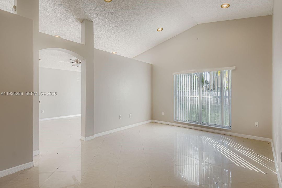 En Venta: $700,000 (3 camas, 2 baños, 1598 Pies cuadrados)