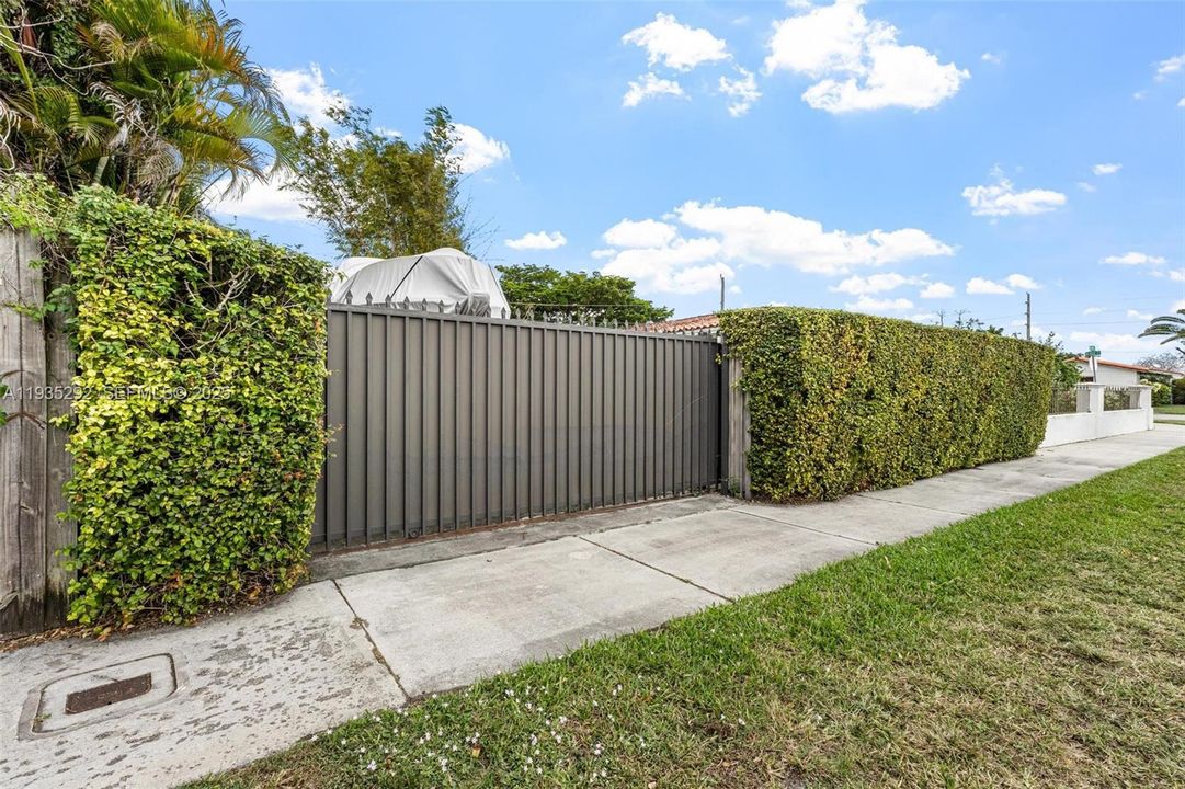 En Venta: $749,000 (3 camas, 2 baños, 1631 Pies cuadrados)