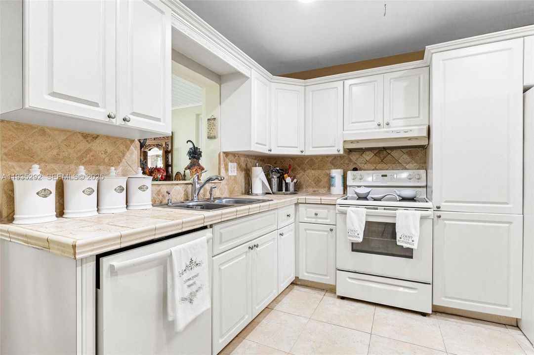 En Venta: $749,000 (3 camas, 2 baños, 1631 Pies cuadrados)