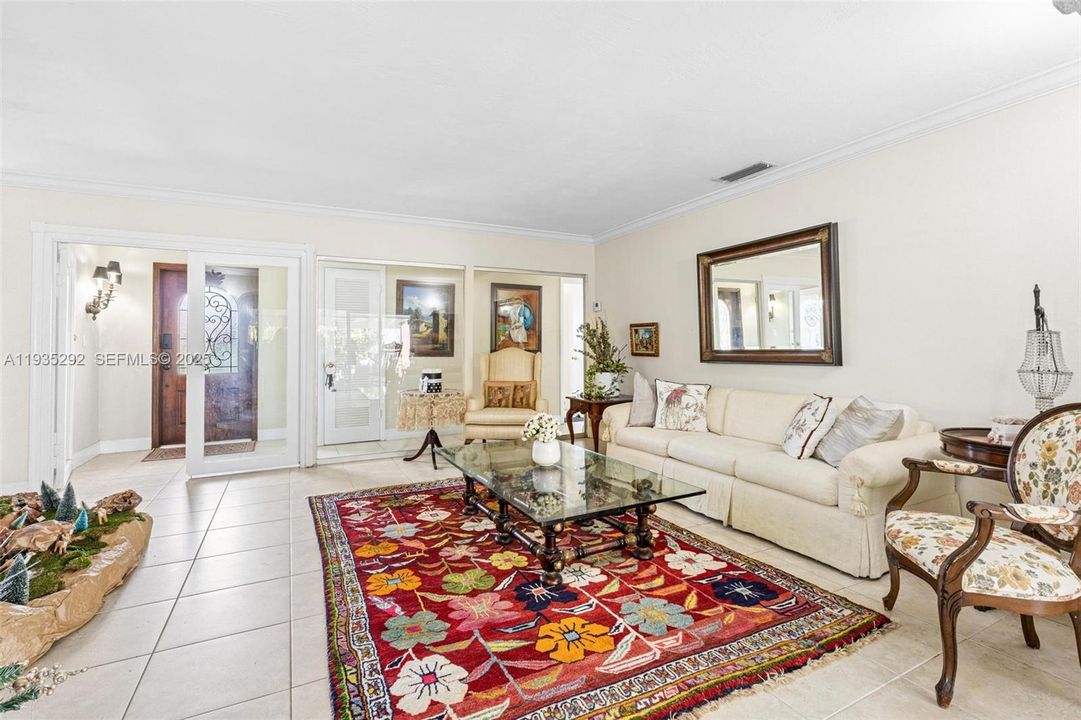 En Venta: $749,000 (3 camas, 2 baños, 1631 Pies cuadrados)