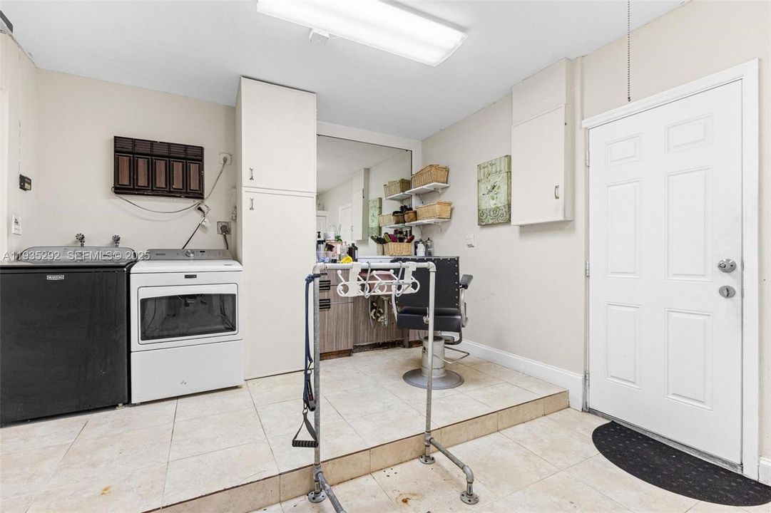 En Venta: $749,000 (3 camas, 2 baños, 1631 Pies cuadrados)