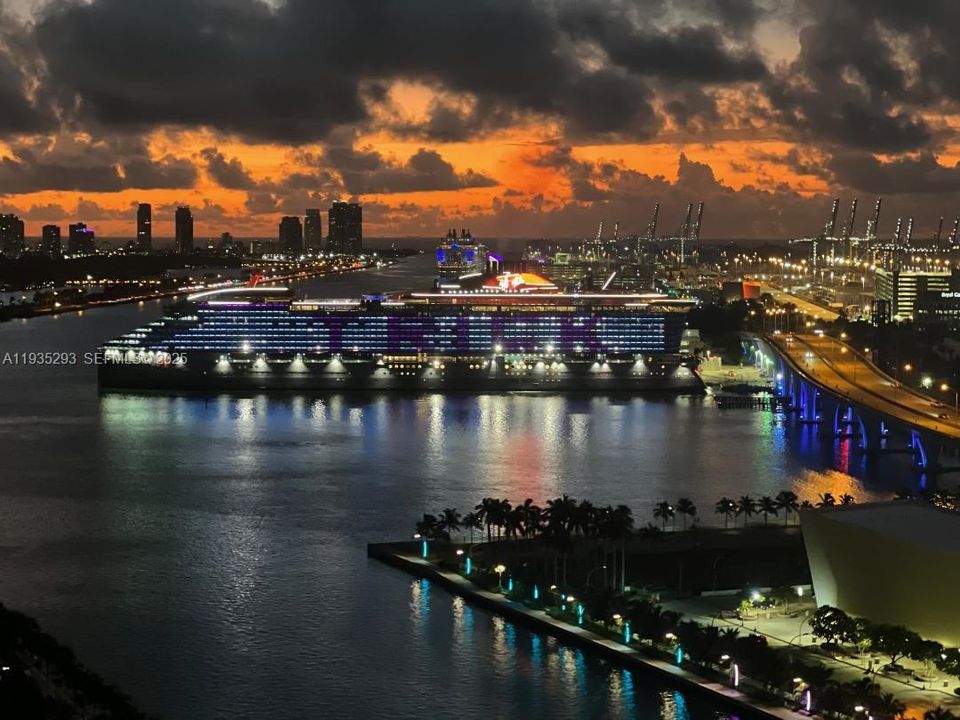 На продажу: $1,849,000 (3 спален, 4 ванн, 0 Квадратных фут)