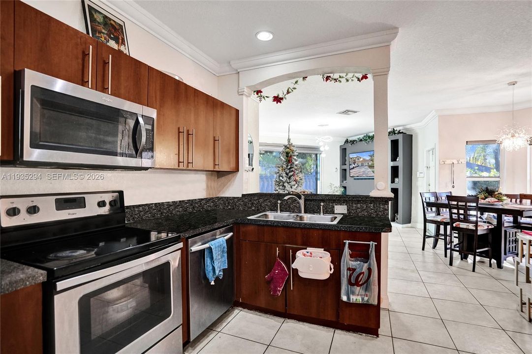 待售: $378,000 (3 贝兹, 2 浴室, 1137 平方英尺)