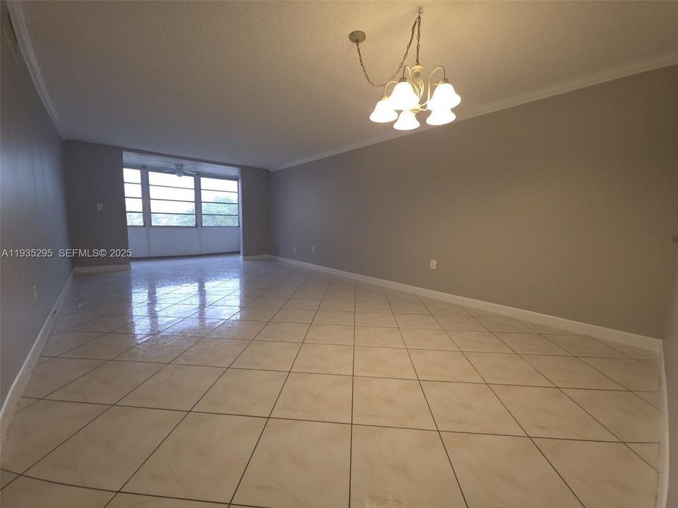 For Sale: $55,999 (2 beds, 2 baths, 1010 Square Feet)