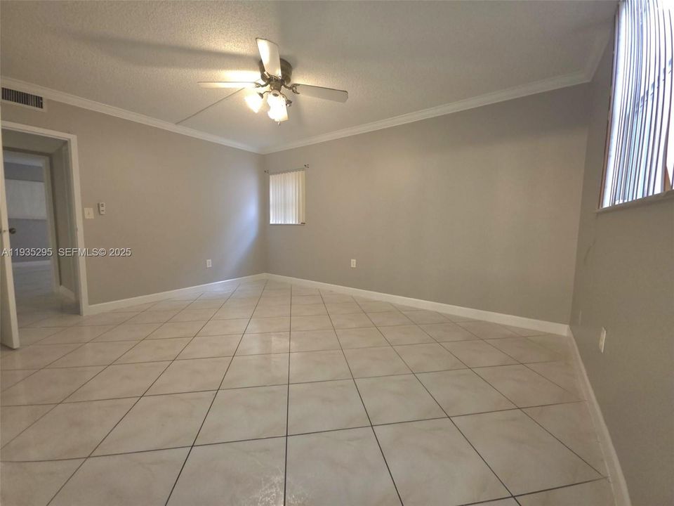 For Sale: $55,999 (2 beds, 2 baths, 1010 Square Feet)