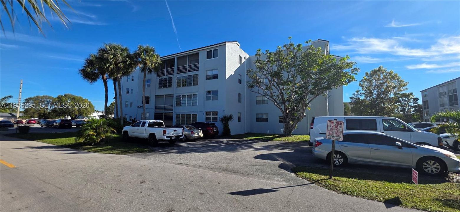 На продажу: $55,999 (2 спален, 2 ванн, 1010 Квадратных фут)