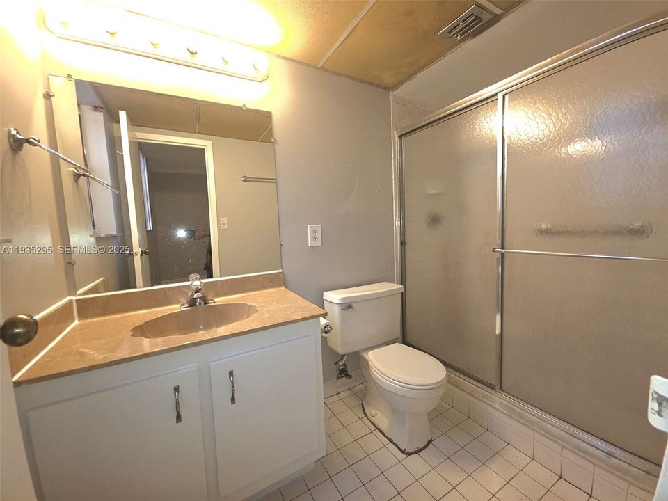For Sale: $55,999 (2 beds, 2 baths, 1010 Square Feet)