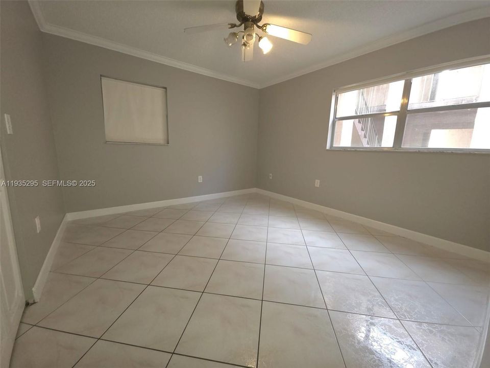 For Sale: $55,999 (2 beds, 2 baths, 1010 Square Feet)