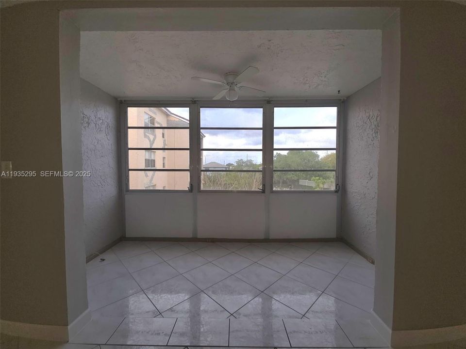 For Sale: $55,999 (2 beds, 2 baths, 1010 Square Feet)