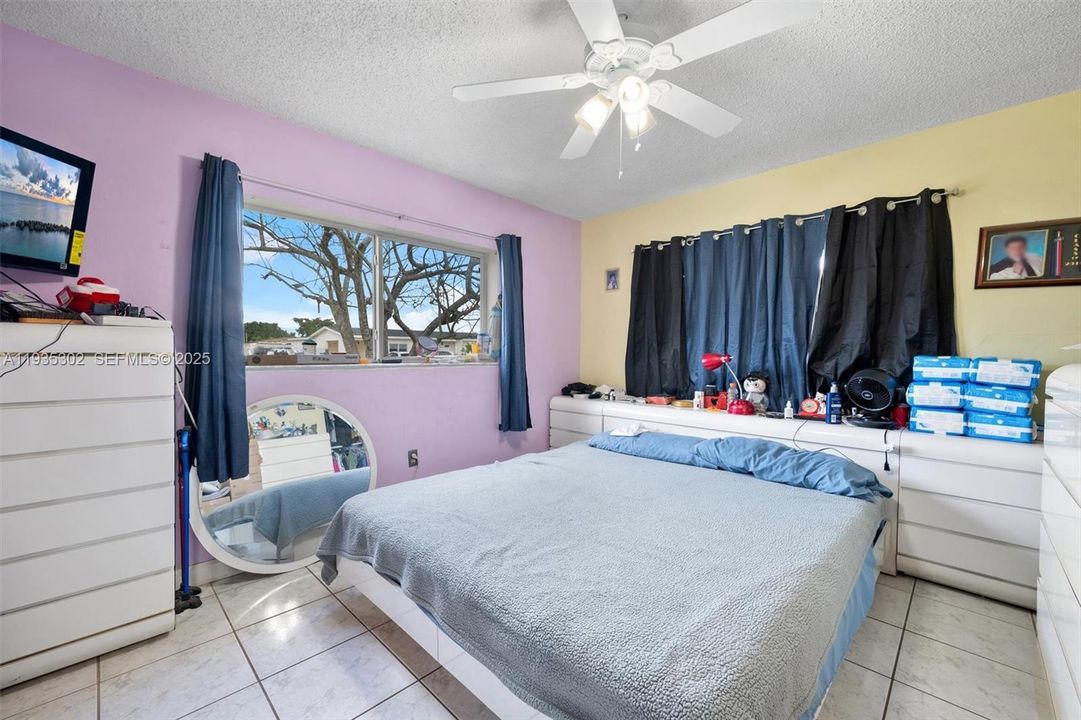 En Venta: $640,000 (4 camas, 2 baños, 1224 Pies cuadrados)