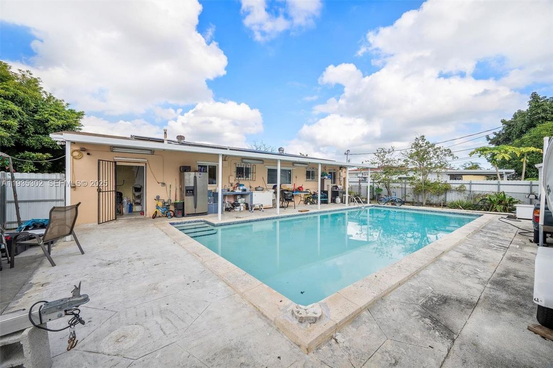 En Venta: $640,000 (4 camas, 2 baños, 1224 Pies cuadrados)