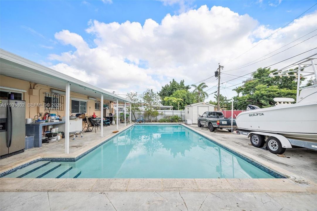 En Venta: $640,000 (4 camas, 2 baños, 1224 Pies cuadrados)