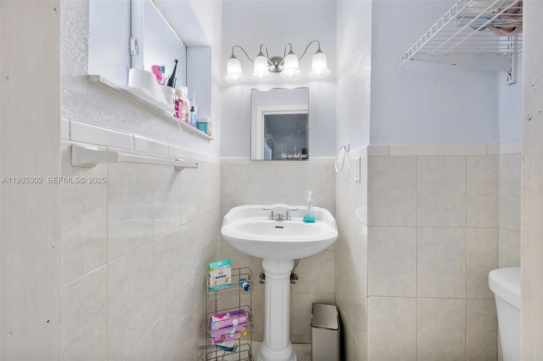 En Venta: $640,000 (4 camas, 2 baños, 1224 Pies cuadrados)