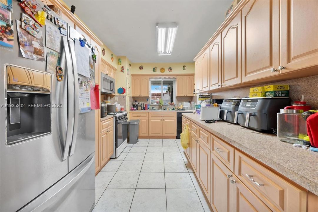 En Venta: $640,000 (4 camas, 2 baños, 1224 Pies cuadrados)