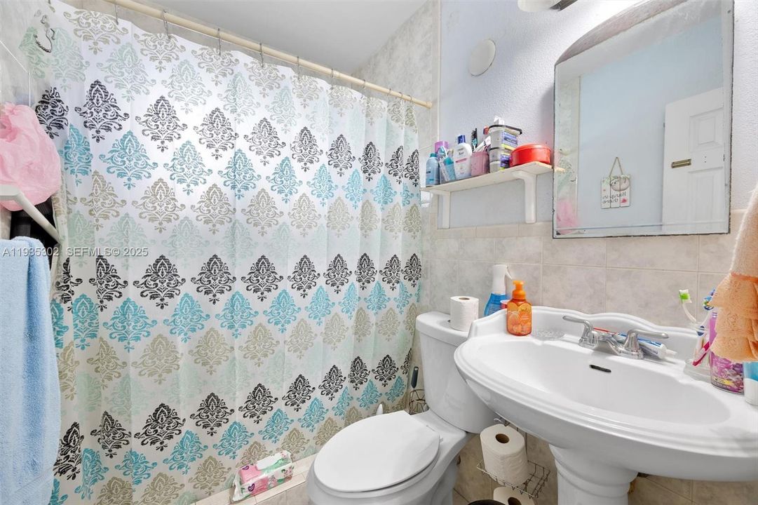 En Venta: $640,000 (4 camas, 2 baños, 1224 Pies cuadrados)