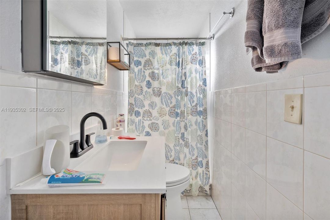 En Venta: $640,000 (4 camas, 2 baños, 1224 Pies cuadrados)