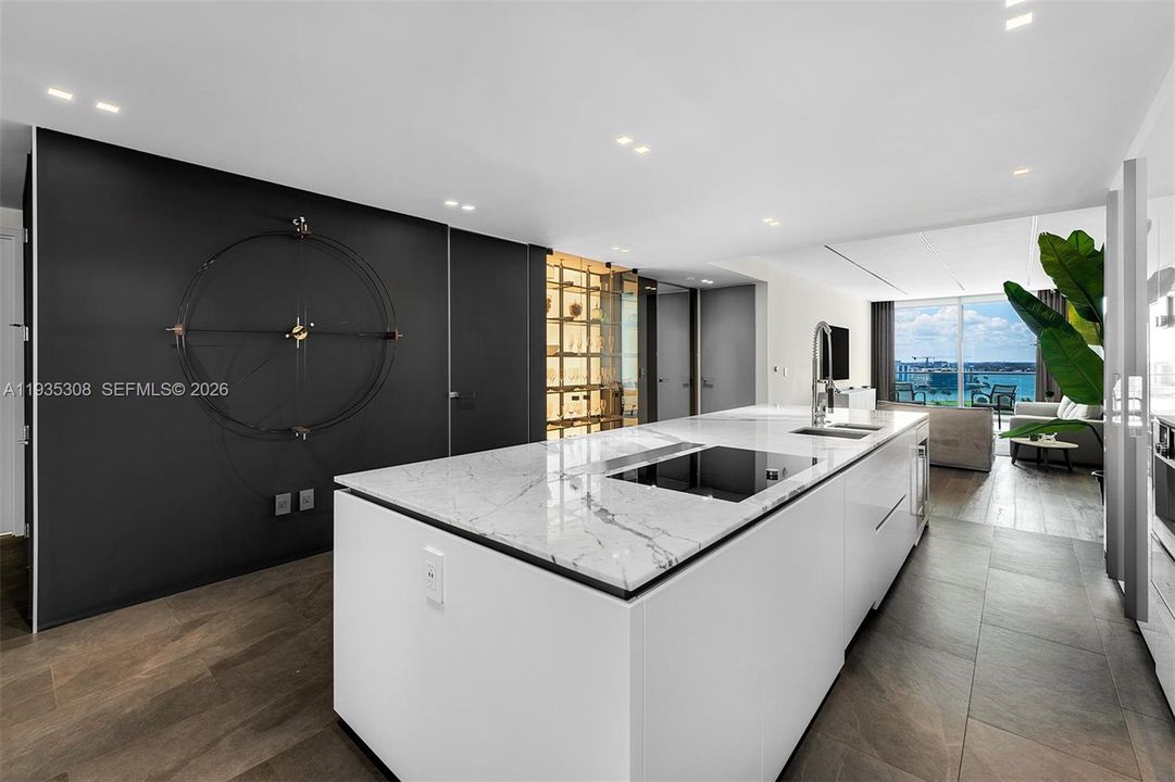 合同活跃: $9,495,000 (3 贝兹, 4 浴室, 3345 平方英尺)