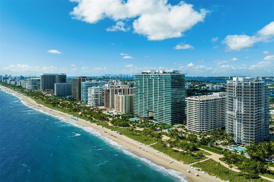 合同活跃: $9,495,000 (3 贝兹, 4 浴室, 3345 平方英尺)