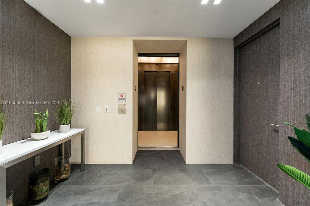 合同活跃: $9,495,000 (3 贝兹, 4 浴室, 3345 平方英尺)