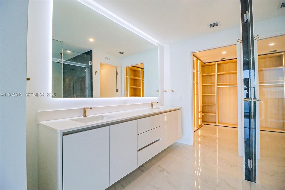 В аренду: $40,000 (4 спален, 5 ванн, 0 Квадратных фут)