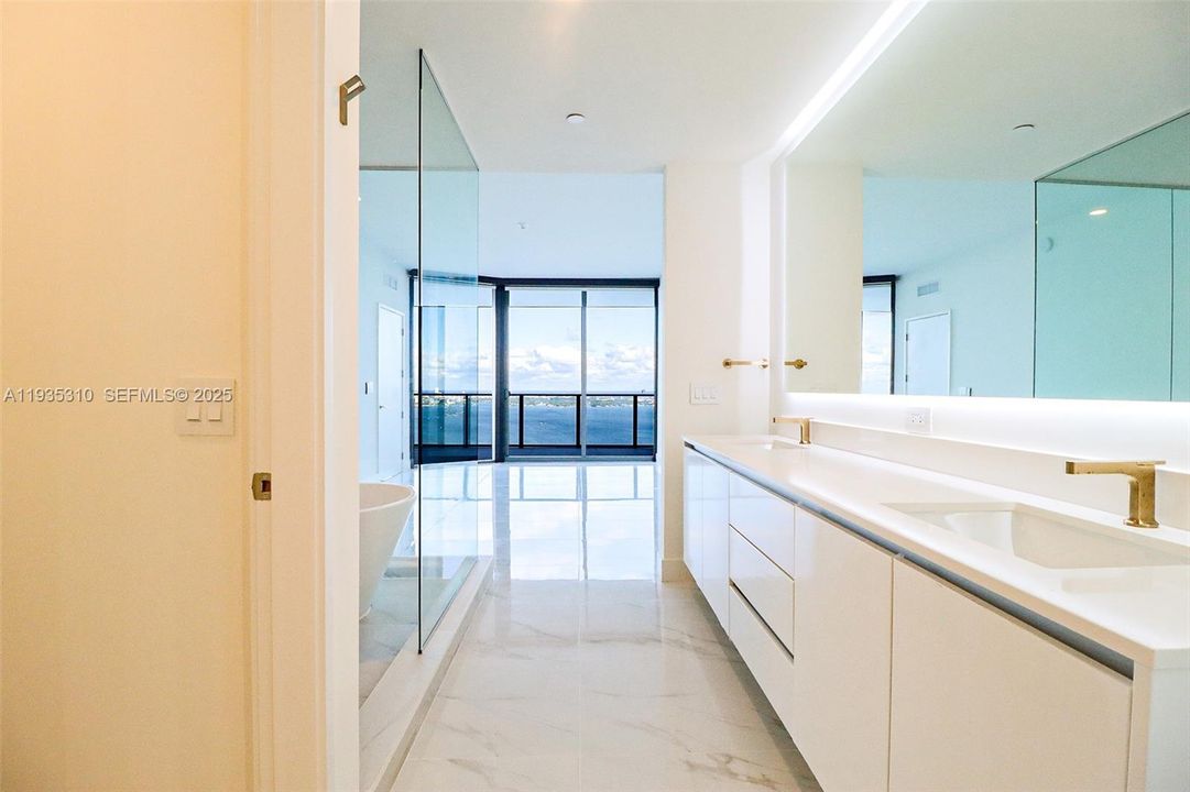 В аренду: $40,000 (4 спален, 5 ванн, 0 Квадратных фут)