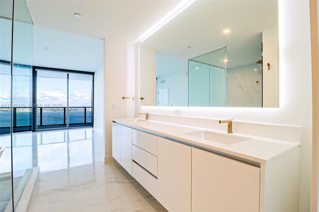 В аренду: $40,000 (4 спален, 5 ванн, 0 Квадратных фут)