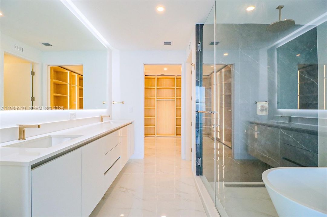 В аренду: $40,000 (4 спален, 5 ванн, 0 Квадратных фут)