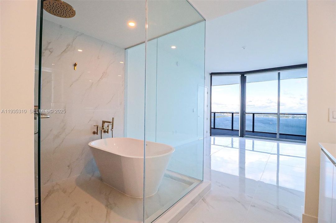 В аренду: $40,000 (4 спален, 5 ванн, 0 Квадратных фут)