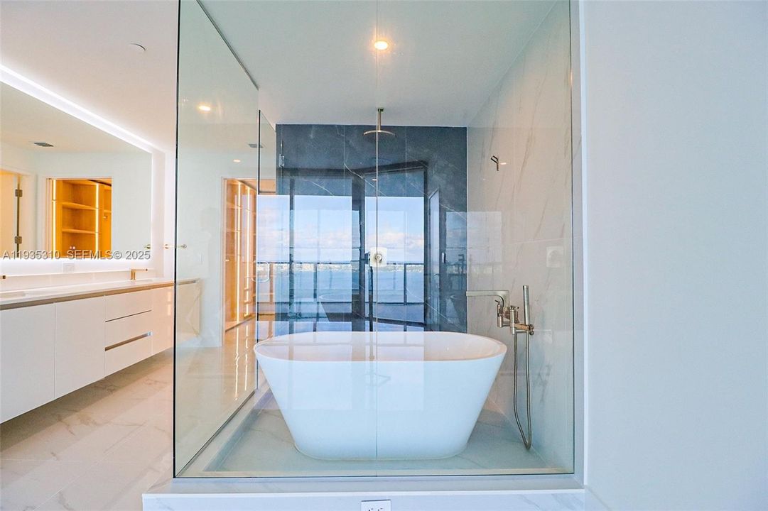 В аренду: $40,000 (4 спален, 5 ванн, 0 Квадратных фут)