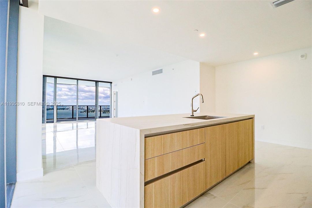 В аренду: $40,000 (4 спален, 5 ванн, 0 Квадратных фут)