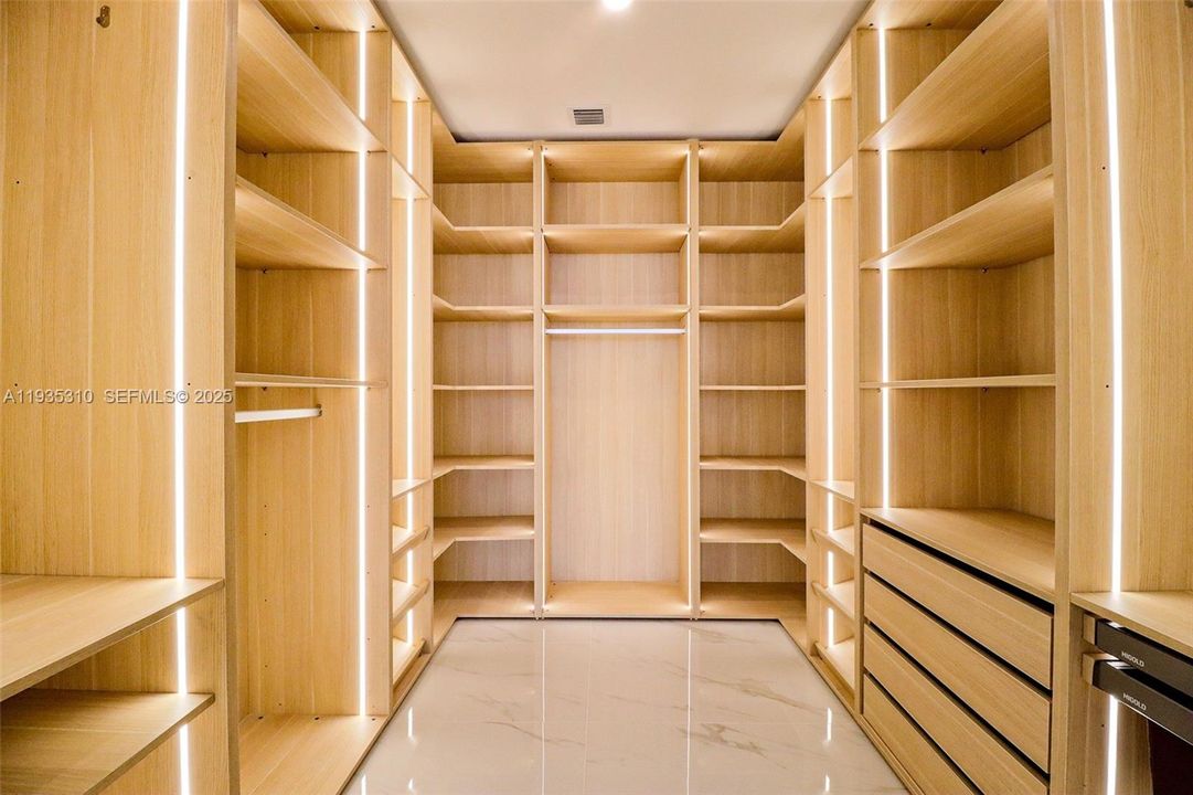 В аренду: $40,000 (4 спален, 5 ванн, 0 Квадратных фут)