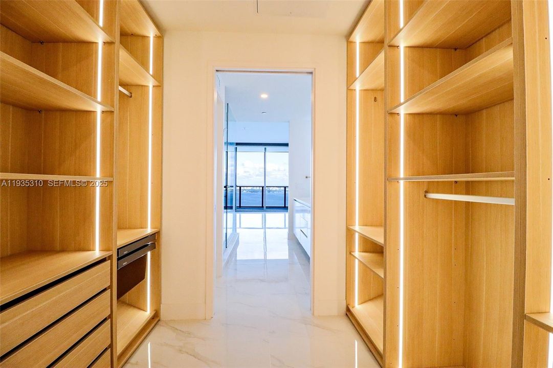 В аренду: $40,000 (4 спален, 5 ванн, 0 Квадратных фут)