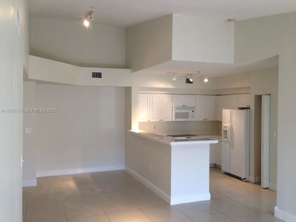 待售: $415,000 (2 贝兹, 2 浴室, 989 平方英尺)