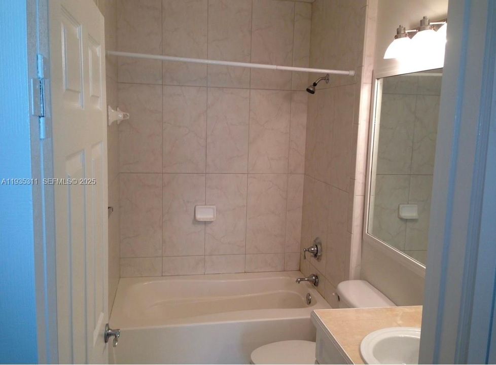 待售: $415,000 (2 贝兹, 2 浴室, 989 平方英尺)