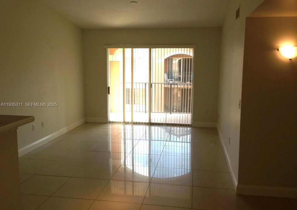 待售: $415,000 (2 贝兹, 2 浴室, 989 平方英尺)