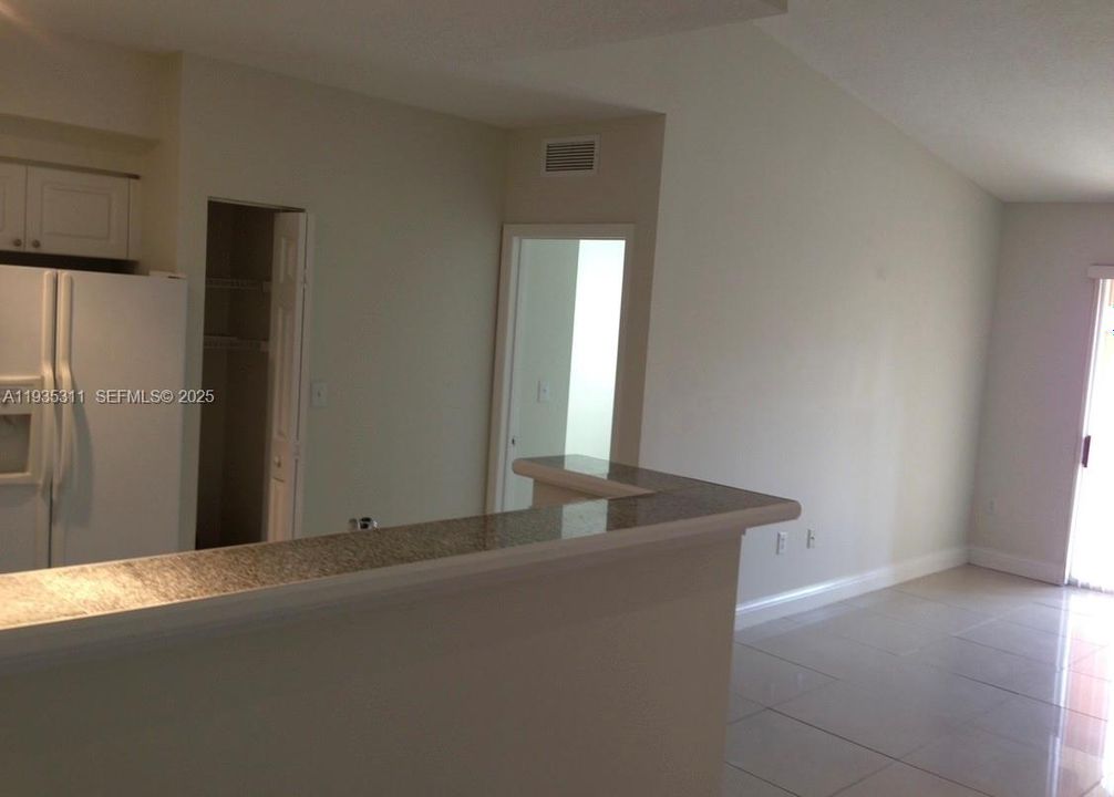 待售: $415,000 (2 贝兹, 2 浴室, 989 平方英尺)