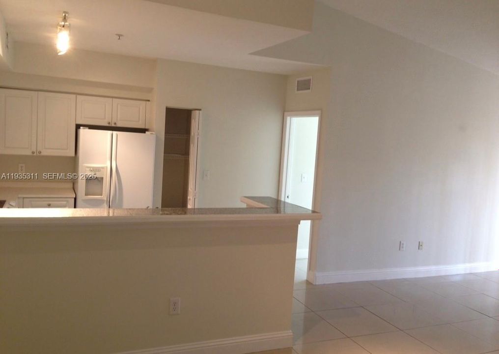 待售: $415,000 (2 贝兹, 2 浴室, 989 平方英尺)