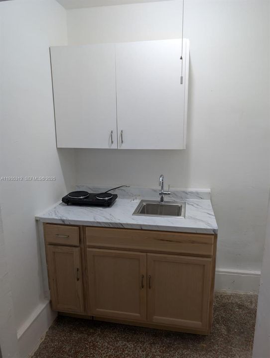 出租: $1,200 (0 贝兹, 1 浴室, 3440 平方英尺)