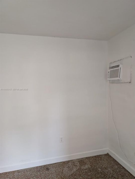 出租: $1,200 (0 贝兹, 1 浴室, 3440 平方英尺)