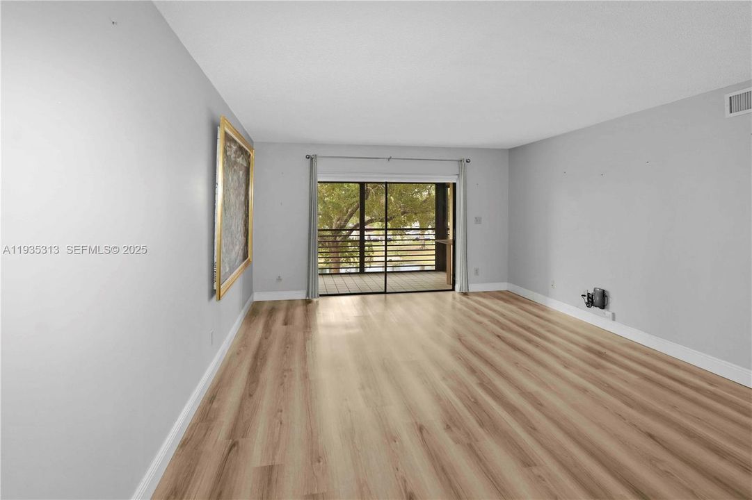 待售: $199,900 (2 贝兹, 2 浴室, 1270 平方英尺)