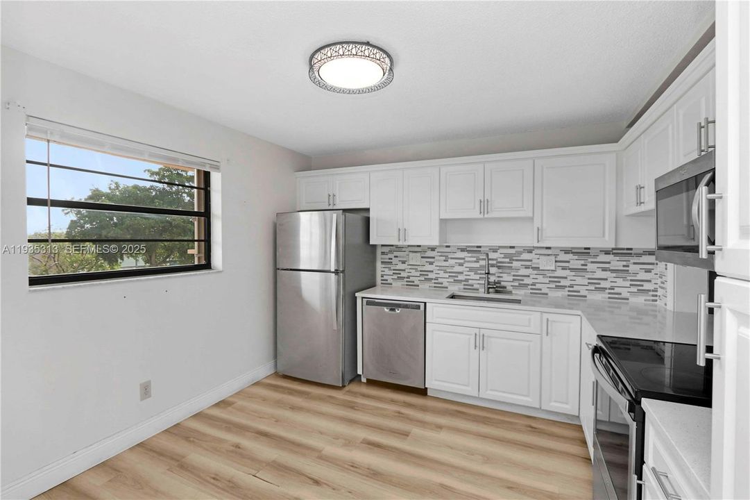 待售: $199,900 (2 贝兹, 2 浴室, 1270 平方英尺)