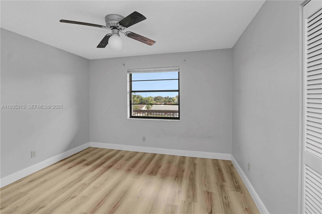 待售: $199,900 (2 贝兹, 2 浴室, 1270 平方英尺)